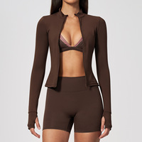 Nouvel ensemble de yoga réversible et ajusté pour femme : cardigan, short et tenue de sport respirante pour la course et le fitness
