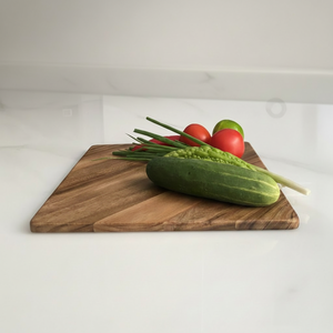 Tabla de cortar cuadrada mediana de grano diagonal - Product Image 1