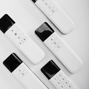 Télécommande universelle conçue pour la maison intelligente avec puce d'apprentissage du code, corps robuste en ABS et support de fixation inclus - Product Image 3