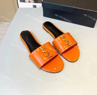 Vente en gros de tongs de créateurs en cuir verni de haute qualité pour femmes, tendance estivale, luxe, marque célèbre, pantoufles pour femmes