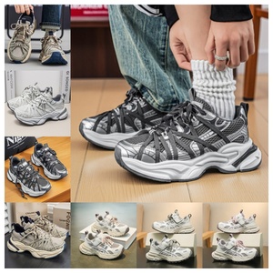 Lote de Calzado de Mujer Usado al Por Mayor, Zapatillas, Sandalias y Pantuflas de Segunda Mano - Product Image 1