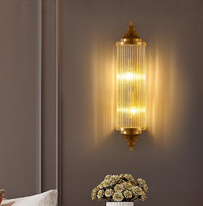 مصباح جداري زجاجي إبداعي أمريكي لتزيين غرفة المعيشة، إضاءة جدارية فاخرة وبسيطة وعصرية للفيلا وغرفة النوم بتصميم متموج من الكريستال - Product Image 1