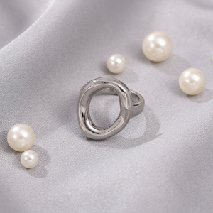 Bague tendance géométrique irrégulière en acier titane pour femme, plaquée argent, grande, massive et brillante, style statement - Product Image 3