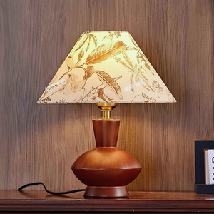 ฐานไม้สีเข้มที่มีก้านทองเหลืองและเฉดสีเรียวในการพิมพ์พฤกษศาสตร์ที่ละเอียดอ่อน - Product Image 1