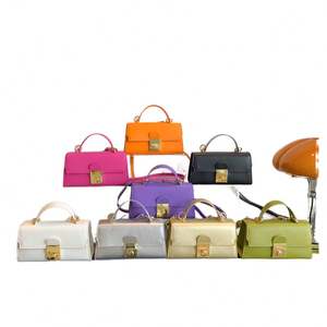 Bolso de Mujer con Correa de Cadena Modelo 2026 con Asa Única Transversal Pequeño y Cuadrado Compatible con Varios Tamaños - Product Image 1