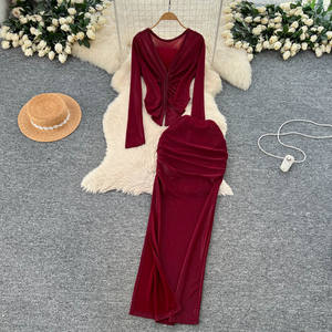 女性用セクシーな2ピースセットVネックトップとハイウエストスリットヒップスカートスーツRopa卸売 - Product Image 1