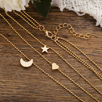 Vente en gros de bijoux multicouches à la mode Collier ras du cou avec pendentif en forme de cœur et de lune en or pour femmes et filles Cadeau