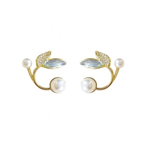 ต่างหูมุกทรงใบไม้ชุบทอง 14K สไตล์เกาหลีสุดฮิต งานสั่งทำพิเศษ - Product Image 1