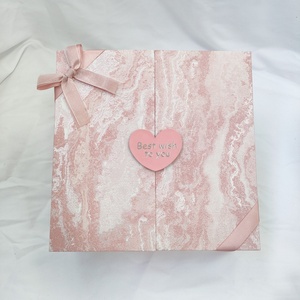 Großhandel Rosa Geschenkschleife mit Gummiband und Individuell Bedrucktem Logo für Geschenkverpackungen Hochzeiten und Brautpartys Verpackungsschleife für Geschenkboxen - Product Image 4