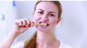 Etui porte charbon de bois organique biodégradable souple ergonomique brosses de nettoyage réutilisables hôtel voyage brosse à dents en plastique Logo personnalisé - Product Image 4