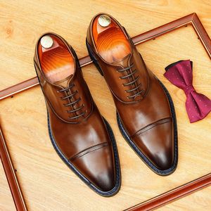 Dernier modèle de chaussures en toile respirantes décontractées et habillées pour hommes, style britannique, idéales pour les mariages d'automne - Product Image 1