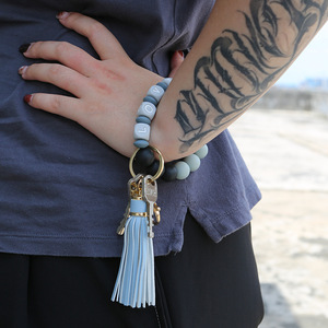 Vente en gros de bracelet en silicone porte-clés bracelet en perles pour femmes mini porte-clés personnage - Product Image 3
