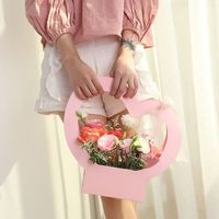 Boîte cadeau en carton blanc en forme de cœur, avec poignée longue, pour arrangements floraux frais, emballage de fêtes, thème amour