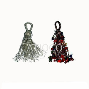 Atractivas cuentas de vidrio y círculos borlas X-Mas colgantes | Decoración de macramé de fiesta multicolor - Product Image 1
