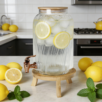 Vente en gros de grand pot en verre de 4 L, grand volume, vertical, à nervures, distributeur de boissons, jus, avec robinet pour buffet
