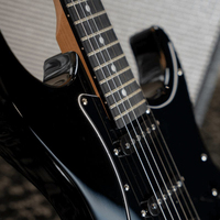 High-quality Custom-made 6-string Electric Guitar 22-fret Poplar Body C-shape Maple Neck Tech Ebony Fingerboard 6-point Tremolo