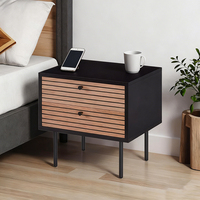 Mesa de Noche Moderna Negra de Calidad Profesional con Madera Acanalada y 2 Cajones, Mesita de Noche Tradicional Personalizable para Dormitorio y Sala de Estar