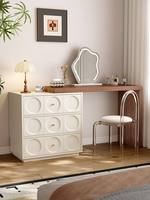 Coiffeuse d'angle moderne pour chambre à coucher avec miroir éclairé, commodes intégrées, design en L pour petit appartement, blanc massif