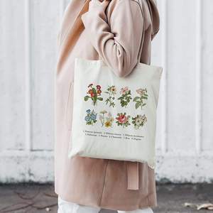 Sac fourre-tout réutilisable en toile de taille moyenne à motif de dessin animé Hermine pour cadeaux, travail, plage, voyages et supermarché - Product Image 1