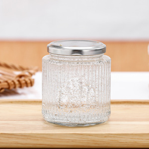 Vente en gros <span class=keywords><strong>Pot</strong></span> à miel <span class=keywords><strong>Pot</strong></span> en verre circulaire transparent avec rayures verticales et couvercle en métal pour conserves - Product Image 6