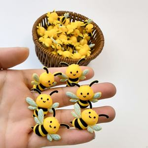 Nouvelle forme de qualité alimentaire dessin animé abeille breloques bricolage accessoires 3D Silicone perles focales pour la décoration bijoux stylos porte-clés fabrication - Product Image 5