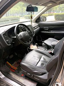 Vente en gros <span class=keywords><strong>Mitsubishi</strong></span> <span class=keywords><strong>Outlander</strong></span> 2020-2024 d'occasion japonaise, SUV, boîte automatique, moteur turbo, sièges en cuir, roues R18, conduite à gauche, couleur foncée - Product Image 3