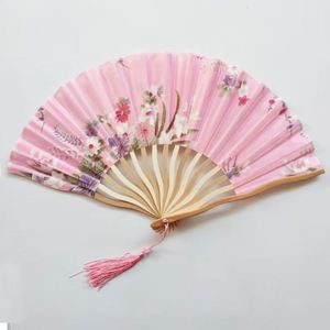 Éventail en bambou personnalisable en gros, décoré de fleurs traditionnelles peintes, pour souvenirs ou usage personnel - Product Image 5