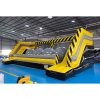 Jeu sportif commercial gonflable Wipeout Big Baller, obstacle de saut avec grande balle
