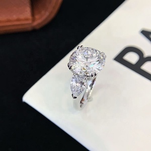 Ruyi Sparkle <span class=keywords><strong>Trilogy</strong></span> Thiết kế vòng cắt 5ct phòng thí nghiệm kim cương 18K vàng trắng bên Vàng Lê Kim Cương Nhẫn cưới - Product Image 1