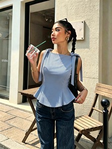 Camiseta sin mangas para mujer con lazo, ajuste en la cintura y borde con volantes, nueva colección Verano 2026, al por mayor - Product Image 1