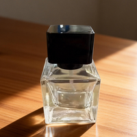 Bouteille de parfum en verre carrée vide de 30 ml avec logo personnalisé, estampage à chaud et sérigraphie, pulvérisateur à pompe, diffuseur à bâtonnets, couleur personnalisée