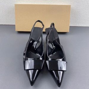 รองเท้าส้นเข็มหนังเงาแบบสวม สไตล์หรูหรา สีดำ สำหรับผู้หญิง - Product Image 4