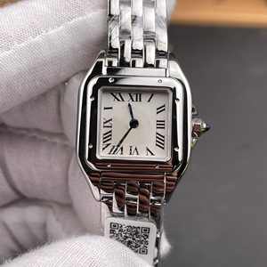 Montre-bracelet carrée rétro, avec des chiffres romains classiques, idéale pour les occasions professionnelles et décontractées. - Product Image 1