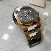 Table basse sur mesure en acier inoxydable avec horloge en quartz, miroir doré, pour projet de design de villa de luxe