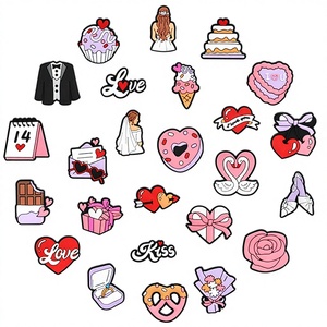 รองเท้าเด็กแบรนด์เวียดนามขายส่ง รองเท้าแตะตกแต่ง อุปกรณ์ DIY หัวเข็มขัดยางนิ่ม น่ารัก ลายการ์ตูนรถยนต์ จี้ห้อยรองเท้าแบบสวม - Product Image 3