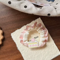 Mignon chouchou rose en dentelle à carreaux avec décorations fraise et ailes, attache-cheveux pour queue de cheval pour jeunes filles