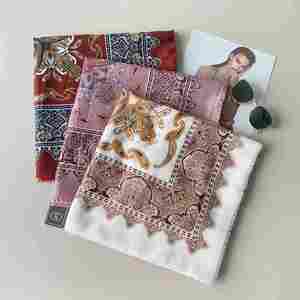 Écharpe en coton polyester 130x130cm pour femmes, hijab, foulard fin imprimé musulman, vente en gros 2024 - Product Image 3