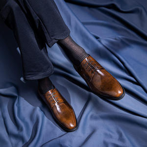 Nouvelles chaussures pour hommes en cuir de style Oxford, modèle 2026, chaussures en cuir lisse colorées pour gentleman - Product Image 3