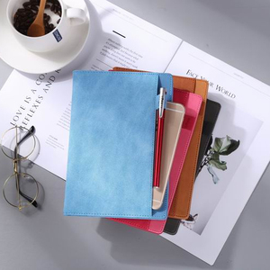 Pequeño termo de tapa dura azul Bloc de notas diario con pluma bucle y gran bolsillo para teléfono - Product Image 1