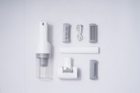 Appareil portable de toilettage et d'aspiration pour animaux de compagnie avec accessoires multiples