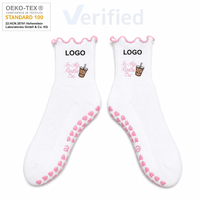 Chaussettes de yoga antidérapantes en coton épais pour femme, avec revers à volants, coussinets et logo personnalisé, idéales pour le Pilates en hiver