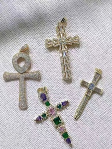 Colgante de Cruz de Lujo en Color Dorado, Completamente Adornado con Gemas, Joyería Brillante de Fe para Hombres y <span class=keywords><strong>Mujeres</strong></span>, Uso Diario, Regalo, Venta al por Mayor - Product Image 5