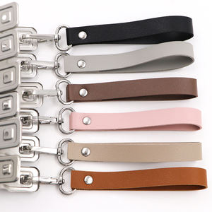 Clip para Zapatos de Cuero PU Resistente con Llavero, Clip para Zapatos al por Mayor, Colgador de Zapatos Portátil para Actividades al Aire Libre - Product Image 1