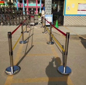 Poste de Barrera Personalizado de Acero Inoxidable con Superficie Dorada y Roja para Bodas y Museos, Protección IP67, Instalación Atornillada de Alto Impacto para Control de Multitudes - Product Image 4