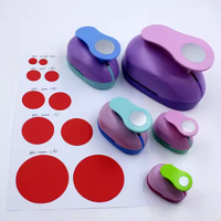 Perforatrice manuelle Quanheng Eva pour travaux manuels en papier pour la maternelle, machine à perforer DIY 7x4.5x5.6cm