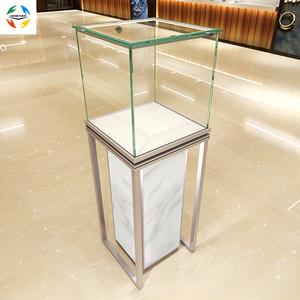 Vitrina de Exhibición de Artículos de Colección Portátil y Resistente con Iluminación LED de Nuevo Diseño, Patas Cuadradas Doradas y Base Roja - Product Image 4