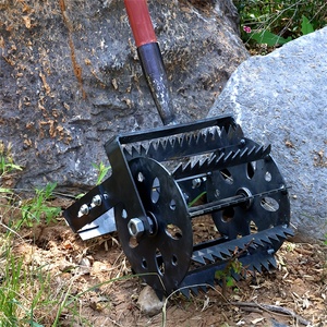 Handgeführtes Jätgerät auf Rädern, Manganstahl, gezahntes Rad mit breiter Klinge für Garten, Einfahrt und Gehweg zum Jäten - Product Image 1