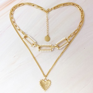 قلادة كلاسيكية بسلسلة مزدوجة من سبيكة الزنك على شكل قلب مع لؤلؤ صناعي مطلي بالذهب عيار 18 قيراط للنساء - Product Image 1