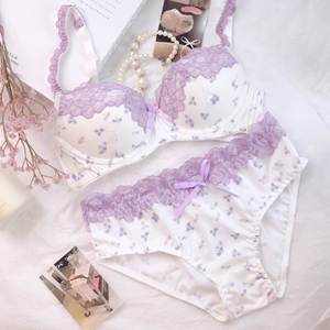 Ensemble de soutien-gorge floral violet pur et doux, délicat, bordé de dentelle, taille basse, avec nœud papillon, féminin et confortable - Product Image 1