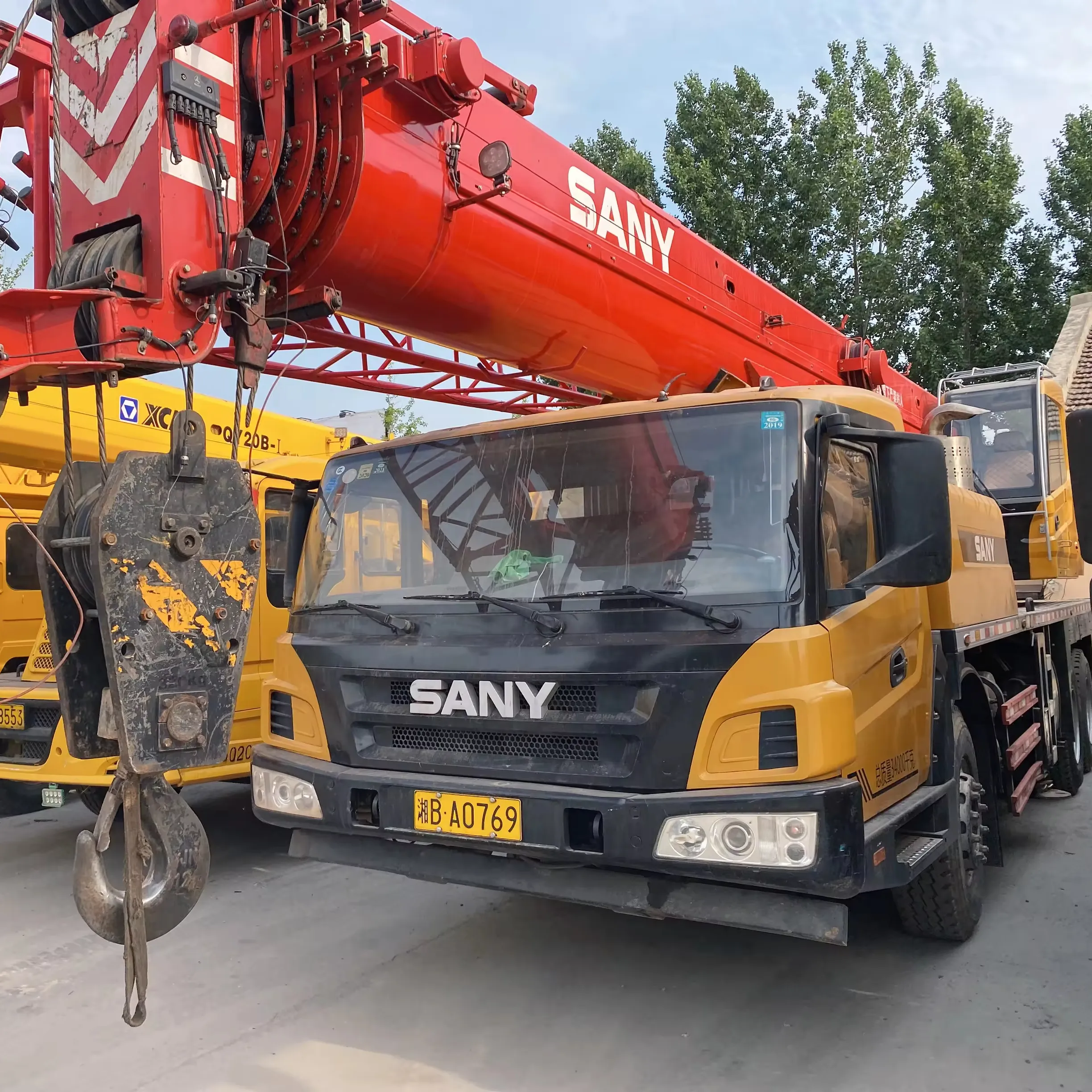رافعة Sany لرفع السيارات هيدروليكية صغيرة مستعملة STC250 بحمولة 25 طنًا للشاحنات في حالةها الأصلية رافعة شاحنات مستعملة للبيع